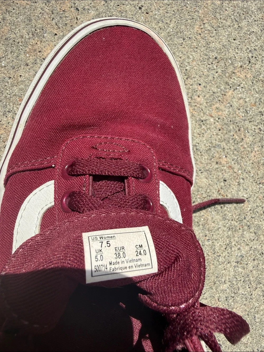 Vans Women's Maroon and White Low-Top Sneakers